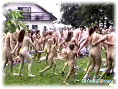Сбор Нудистов / A Gathering of Nudists (Helios Natura)